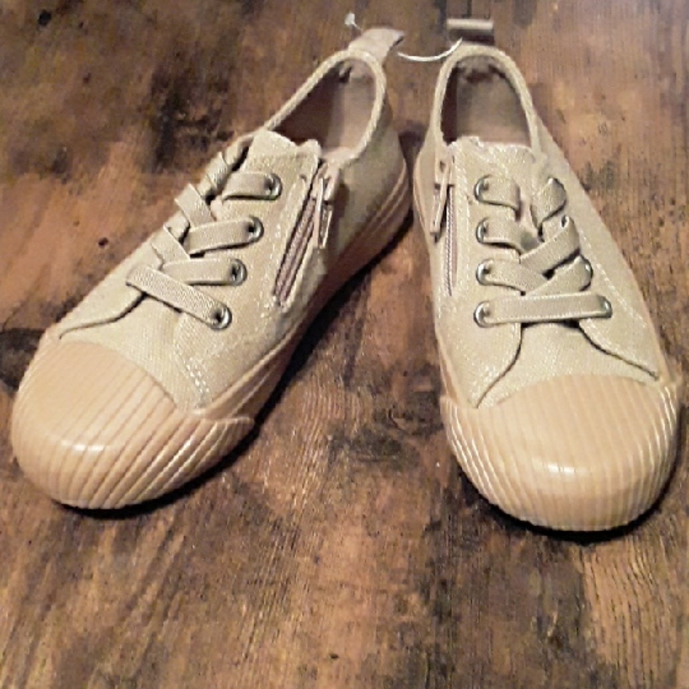 NWOT Kids Sz 10 Caramel colored Zip Up Closure Adorable Lace Up Sneakers